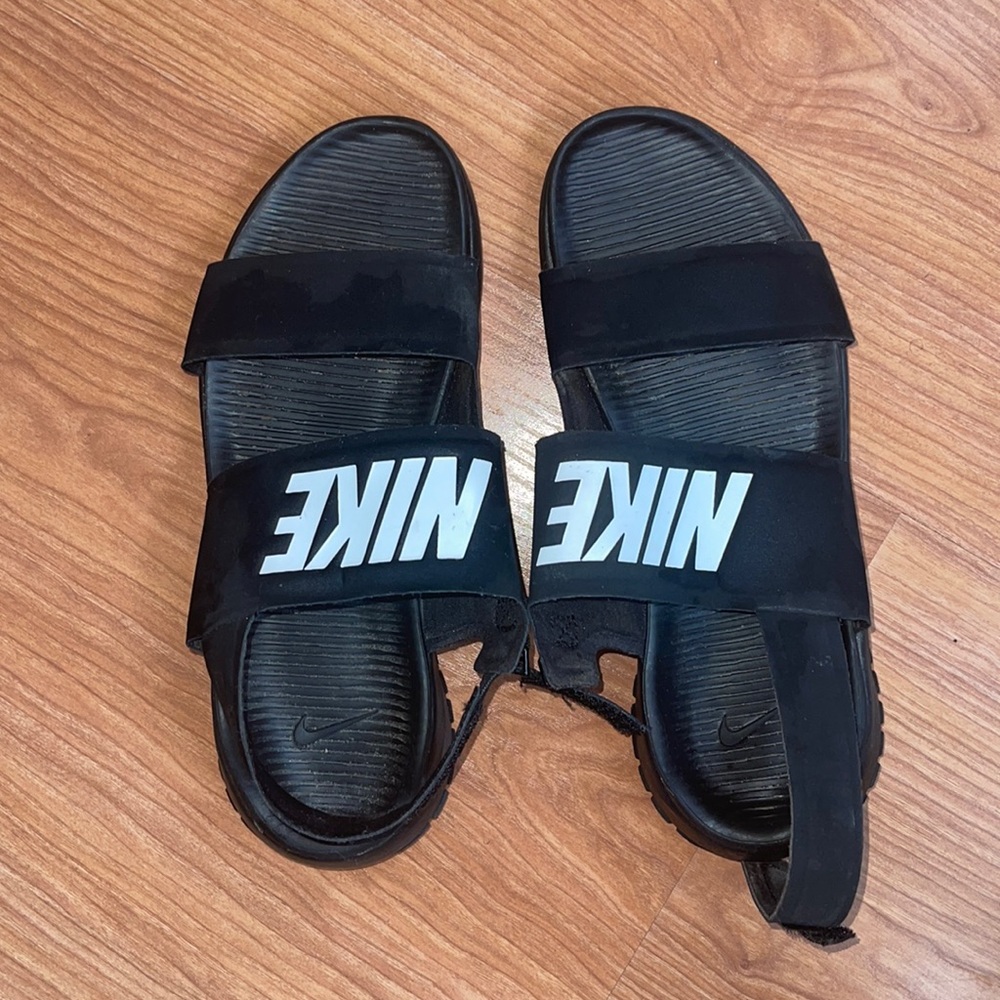 NIKE SLIPPERS (WORN ONCE)